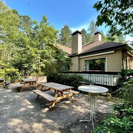 Villa Cosy In The Middle Of Woods In