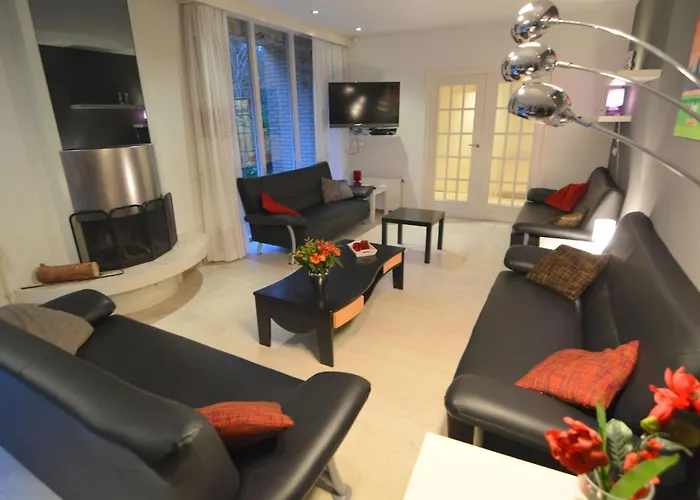 Family W Trampoline, Pool 빌라 Doornspijk