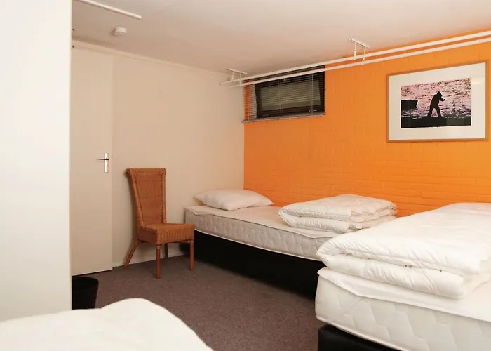 Family W Trampoline, Pool 빌라