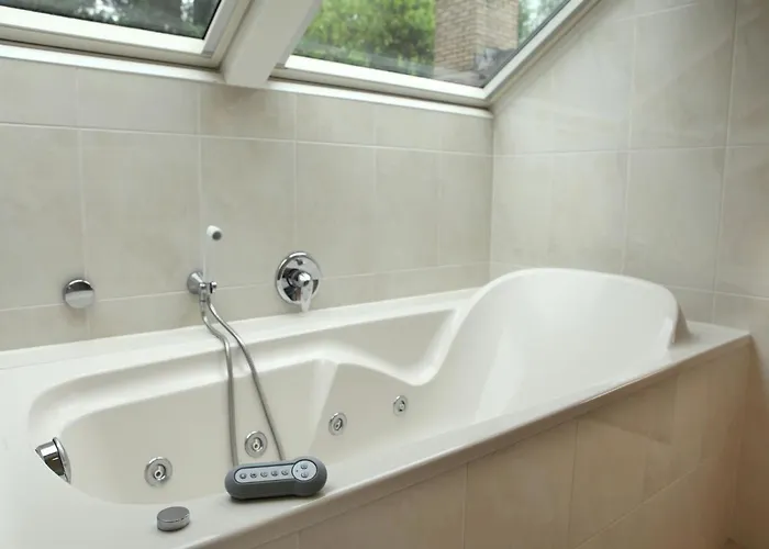 Family W Trampoline, Pool 빌라 Doornspijk