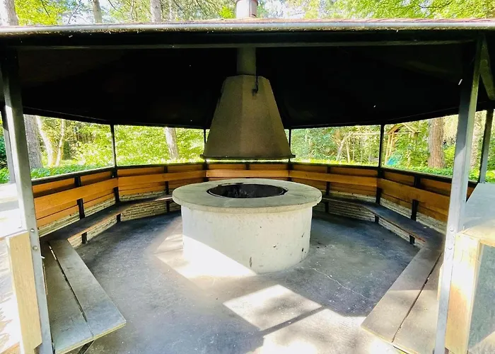 Family W Trampoline, Pool 빌라