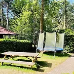 Family W Trampoline, Pool Villa Doornspijk