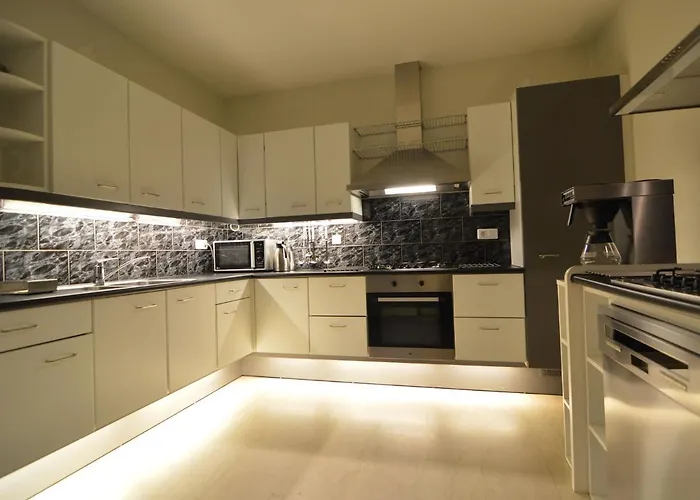 Family W Trampoline, Pool Вилла Doornspijk