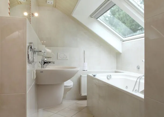 Family W Trampoline, Pool Вилла *